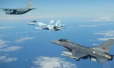 F-16 de Portugal interceptam aviões russos sobre o Mar Báltico (Facebook - NATO Allied Air Command)