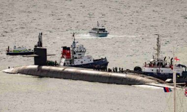 Submarino nuclear dos EUA faz rara escala estratégica em Gibraltar