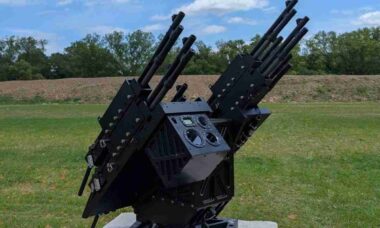 Beretta revela sistema com 8 espingardas automáticas para abater drones
