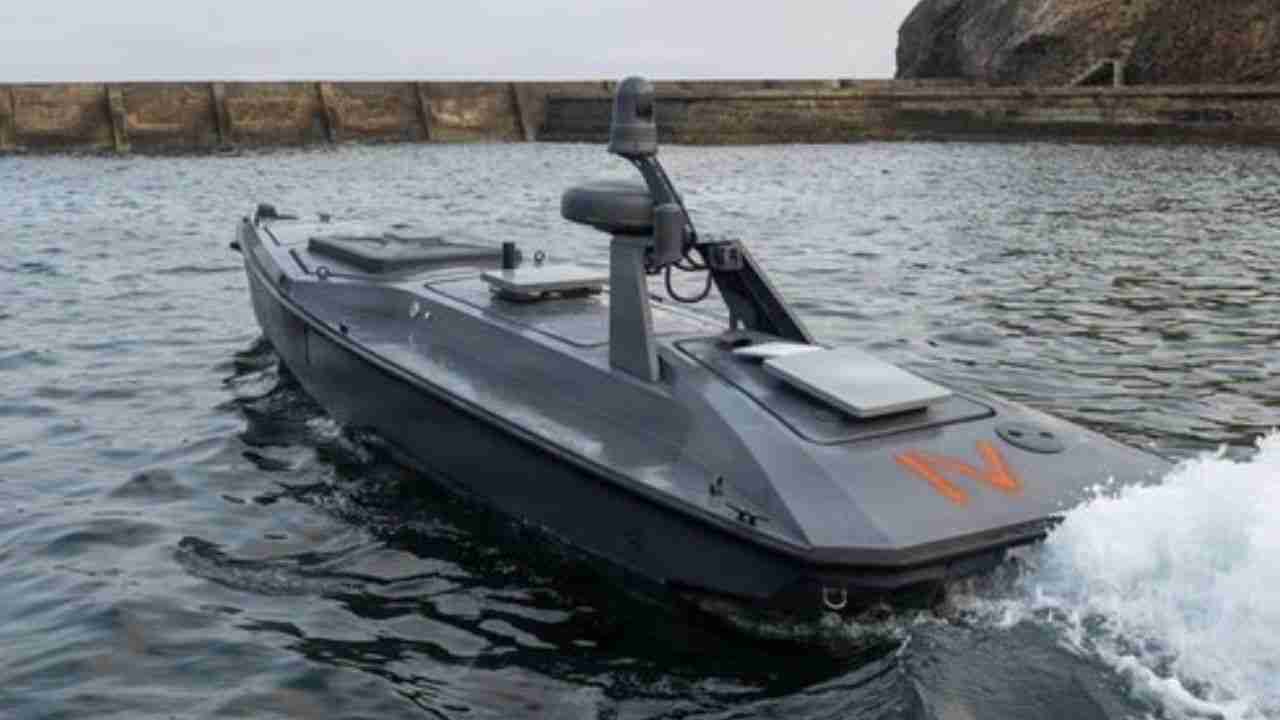 Ukrainische Seedrohnen zerstören russisches Sobol-Boot nahe der Kertsch-Brücke