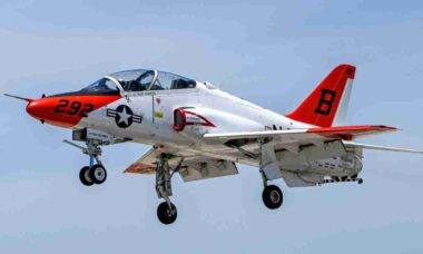 Avião militar T-45C Goshawk cai em área rural dos Estados Unidos