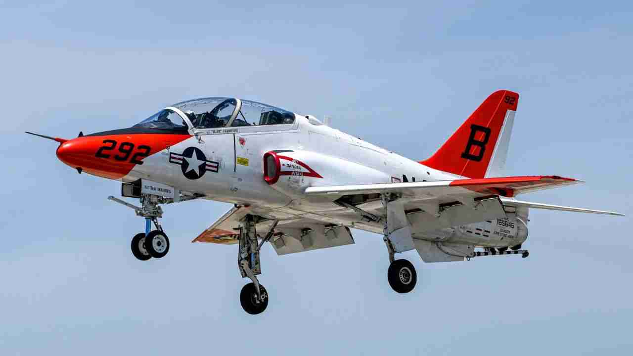 Militärflugzeug T-45C Goshawk stürzt in ländlichem Gebiet der USA ab