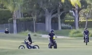 Vídeo: Adolescentes destroem gramado de campo de golfe na Flórida