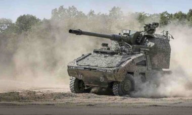 Exército Britânico fecha compra de 72 obuseiros remotamente controlados RCH 155