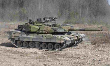 Noruega abre fábrica de tanques e entrega as primeiras unidades do Leopard 2A8NO ao exército