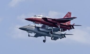 Turquia adapta HÜRJET para operações em porta-aviões de nova geração