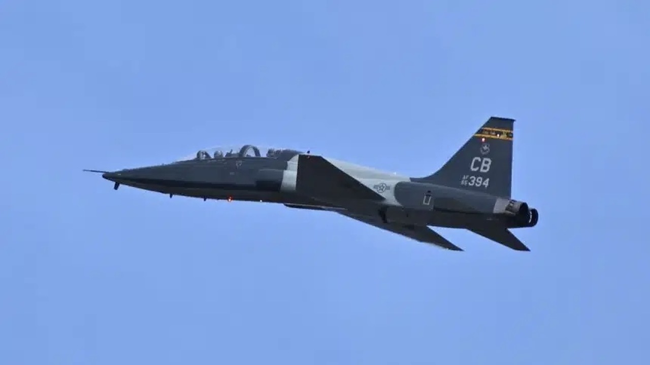 Amerikansk træningsjet fra luftvåbnet styrter ned i Alabama