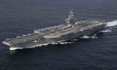 Trump ameaça implantar USS Abraham Lincoln perto de Cuba
