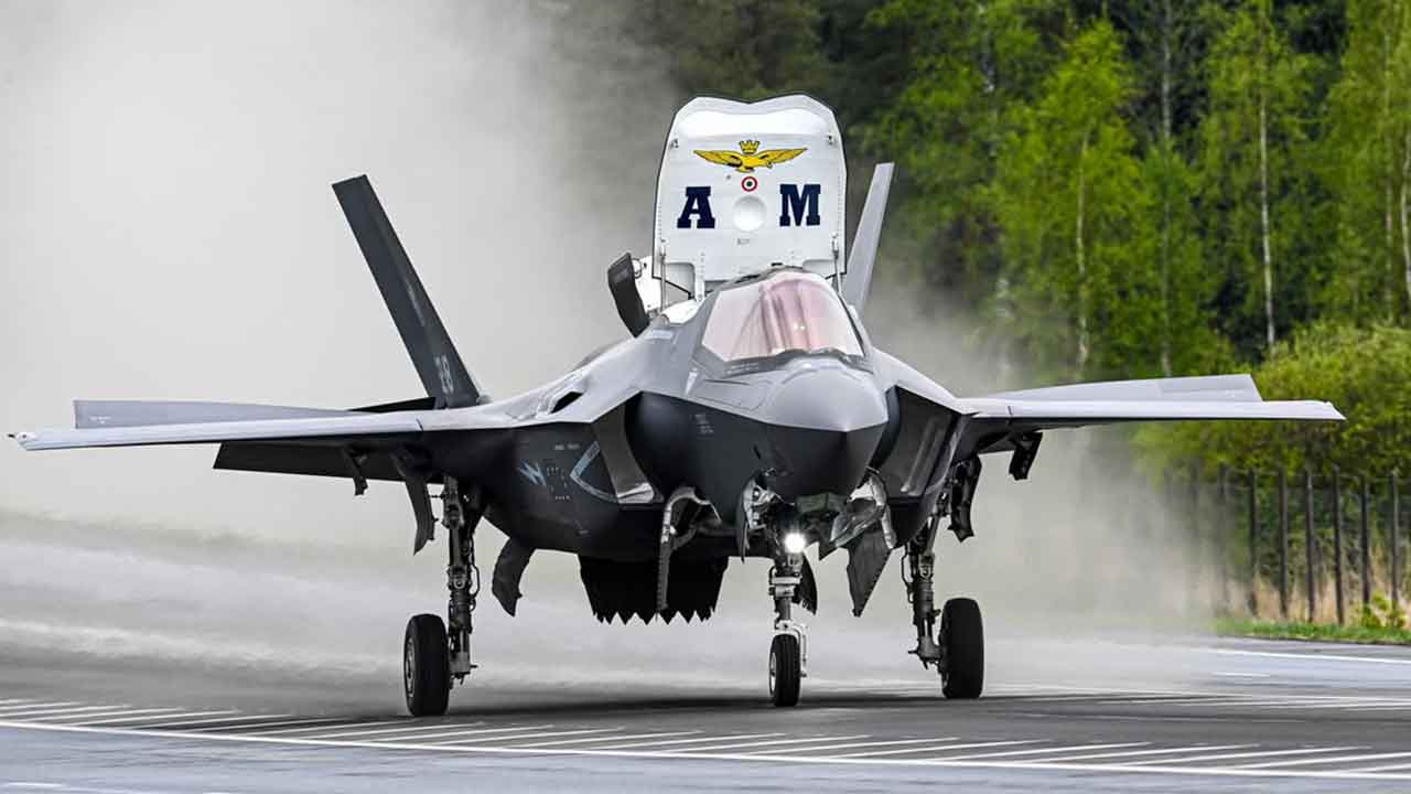 Italien testet F-35B-Kampfjet-Einsätze auf Straßen während Übung in Finnland. Instagram @aeronautica.militare