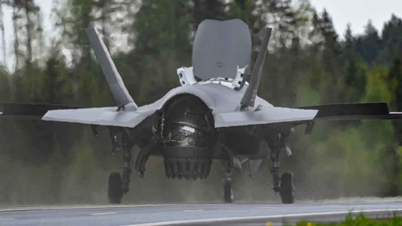 Italien testet F-35B-Kampfjet-Einsätze auf Straßen während Übung in Finnland. Instagram @aeronautica.militare