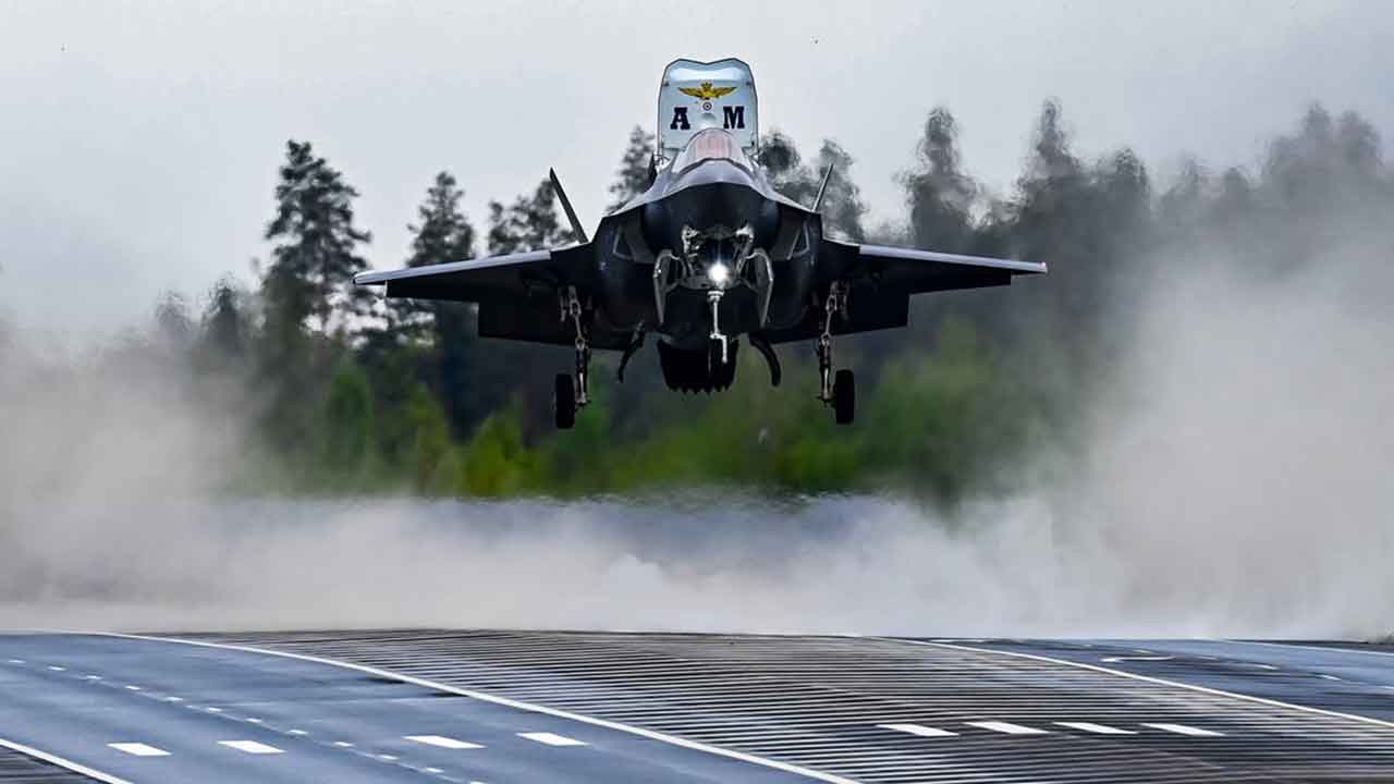 Italien testet F-35B-Kampfjet-Einsätze auf Straßen während Übung in Finnland. Instagram @aeronautica.militare