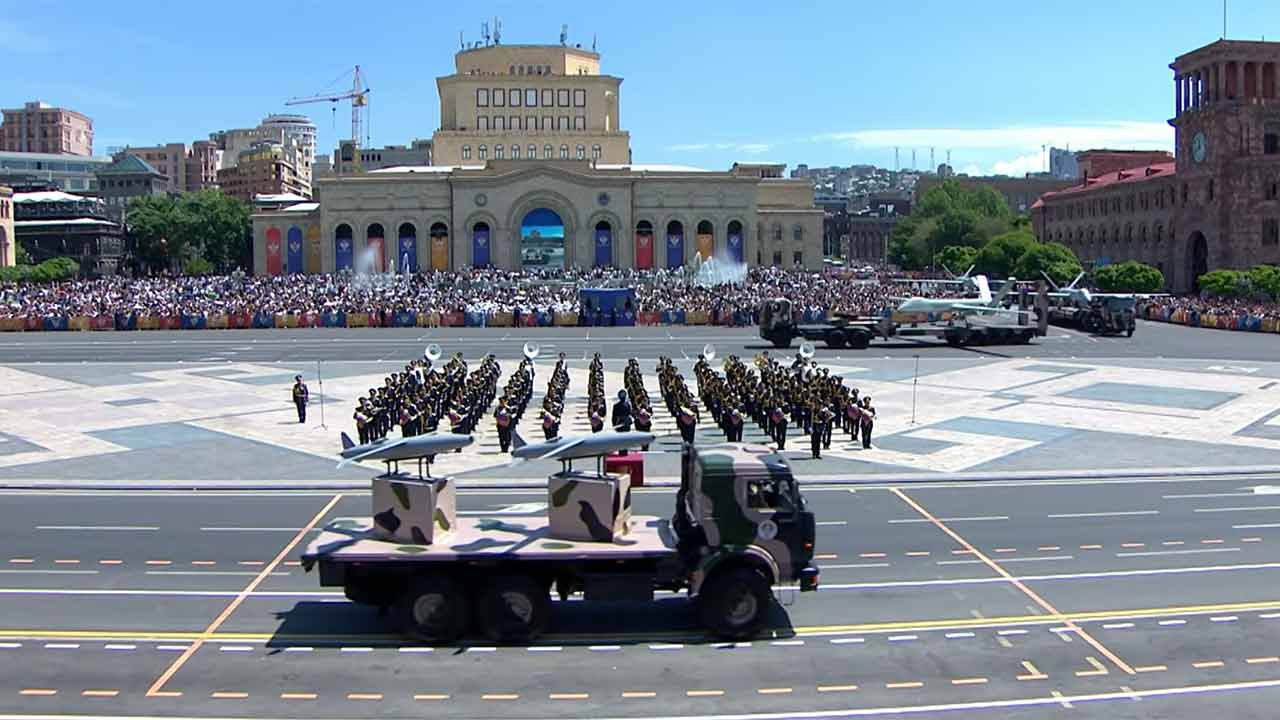 L'Armenia presenta un drone intercettore a reazione sviluppato localmente durante una parata militare (Foto: Ministero della Difesa dell'Armenia)
