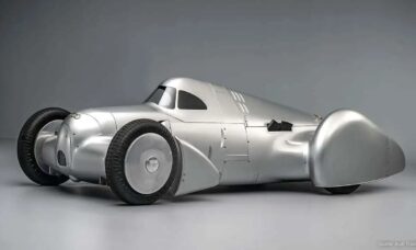 Audi recria carro de 16 cilindros que quebrou recorde de velocidade em 1935