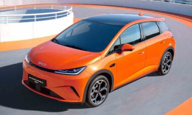 BYD revela Dolphin G híbrido com mais de 1.000 km de autonomia