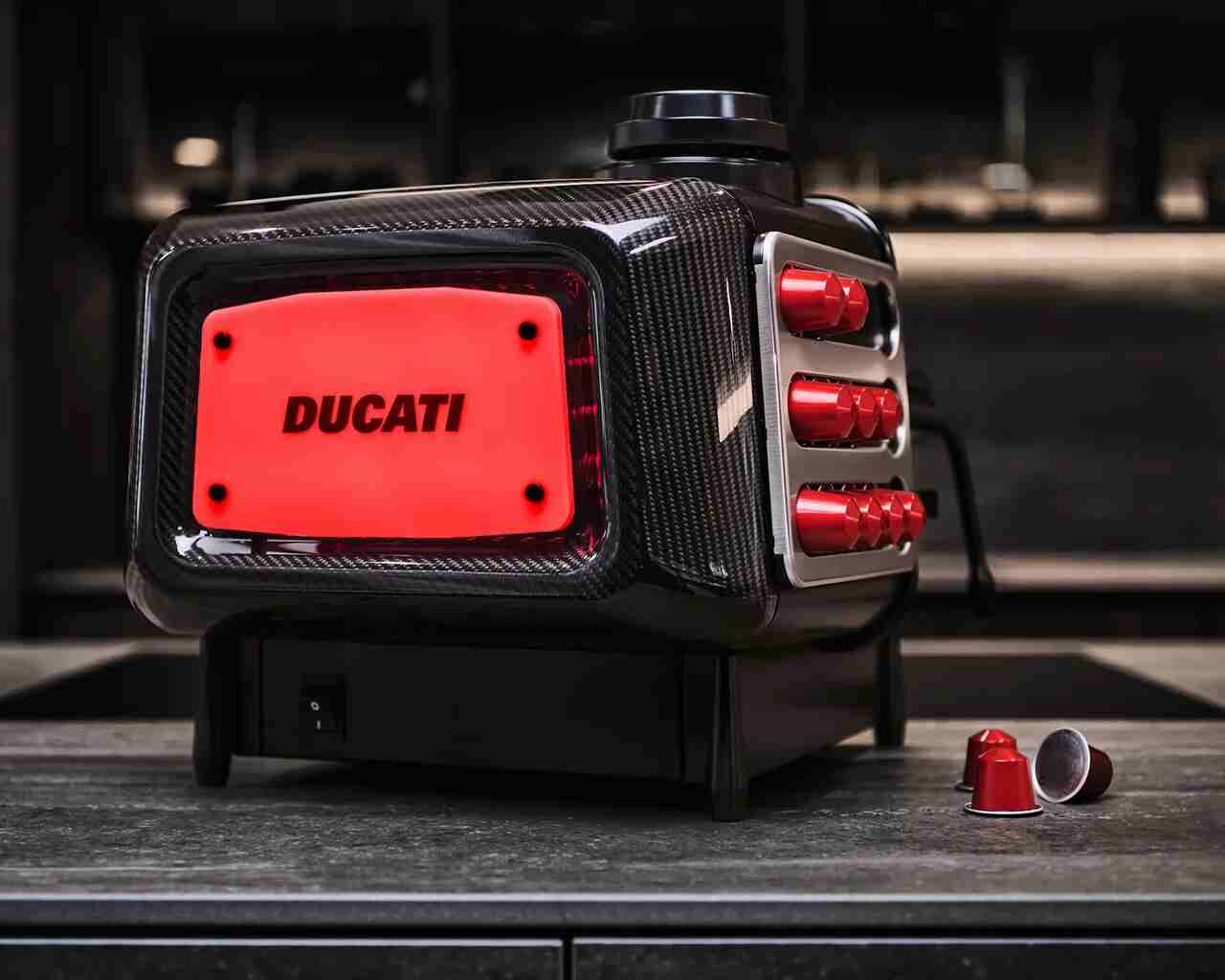 Ducati, 3,000달러짜리 탄소섬유 에스프레소 머신 출시