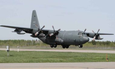 Canadá anuncia pacote de US$ 1,15 bilhão para modernização e manutenção das aeronaves Hercules