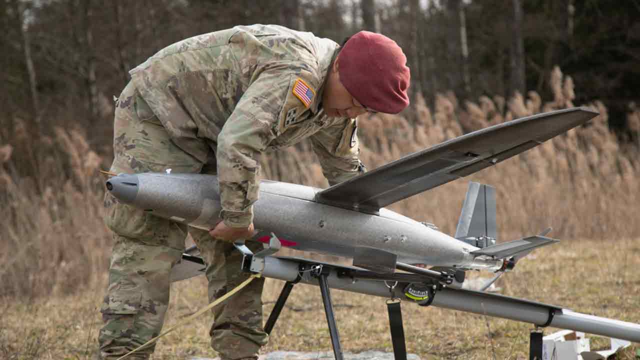 USA tar i bruk Hornet-kamikazedroner brukt av Ukraina i kamp mot Russland (X @DylanMalyasov)