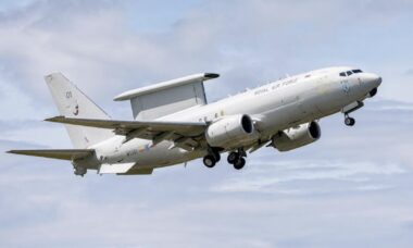 Novo avião radar E-7 Wedgetail do Reino Unido inicia testes finais na Escócia