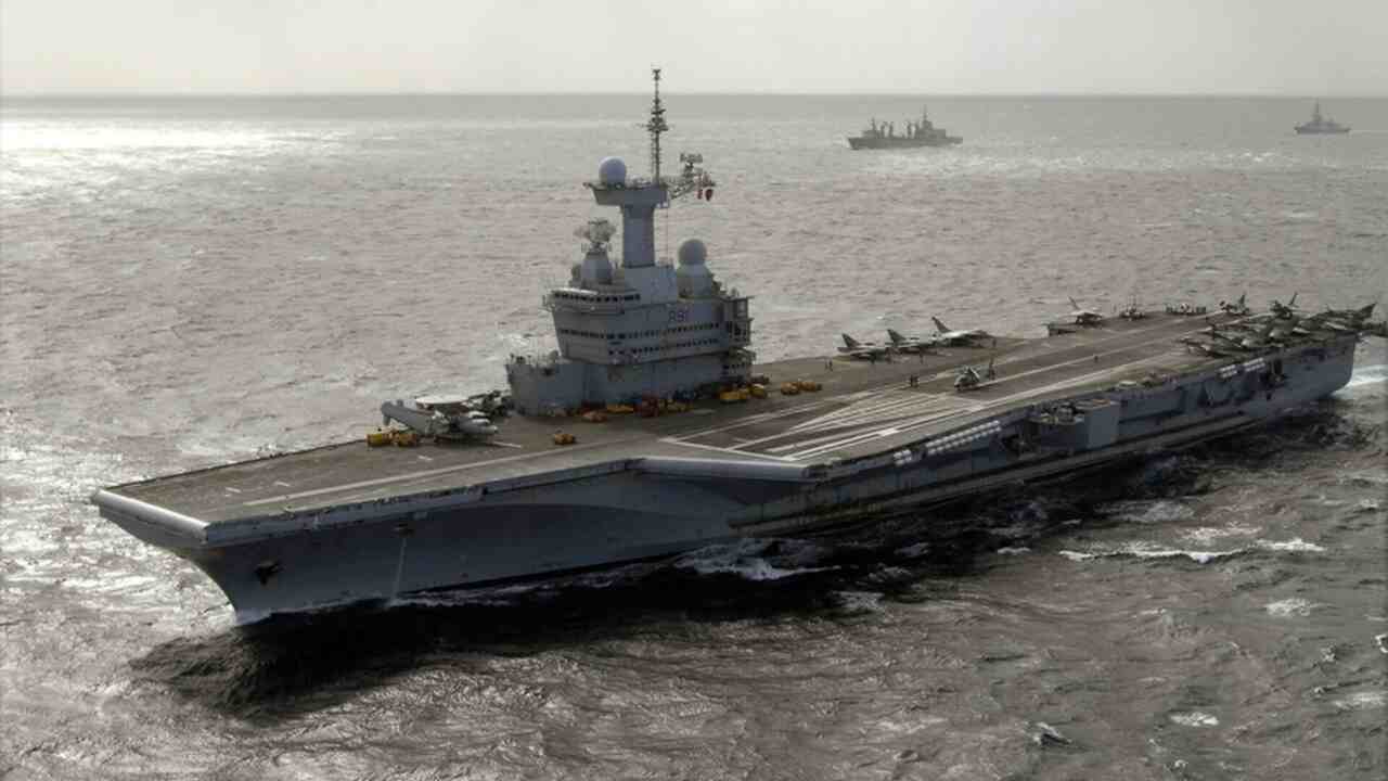 フランス、共同軍事作戦の一環として空母をホルムズ海峡へ派遣