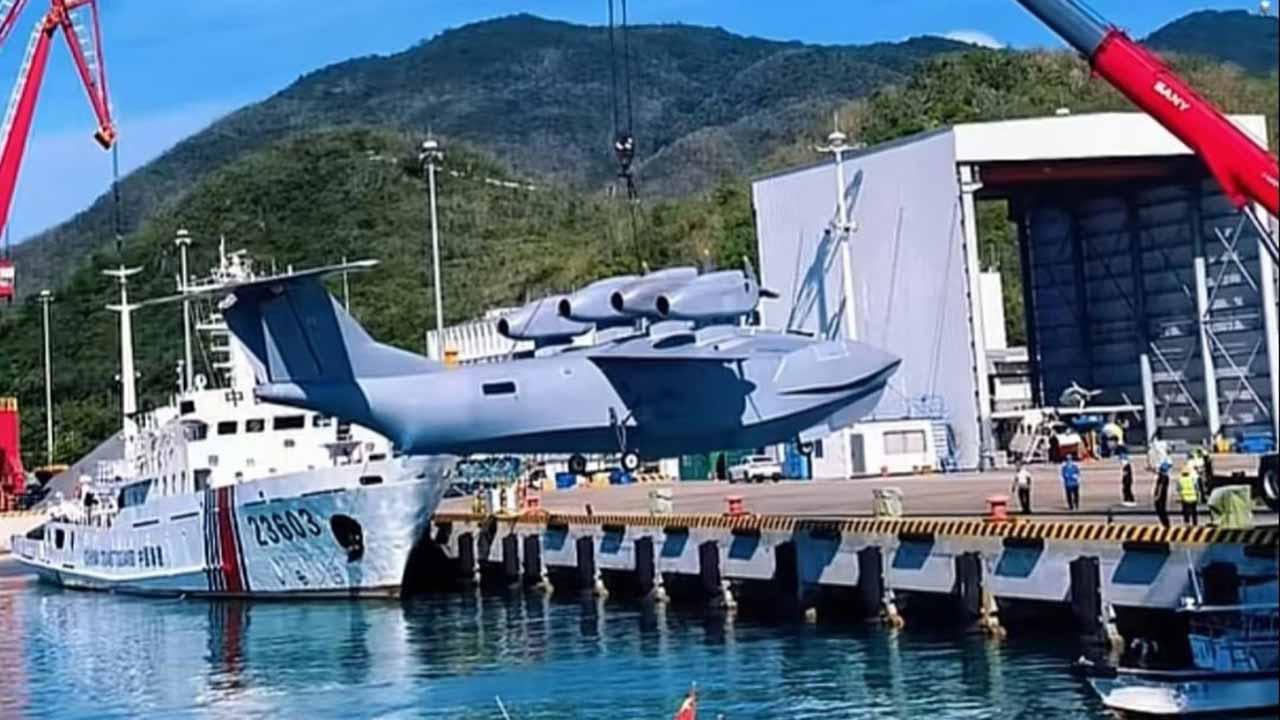 中国の"海の怪物"、新たな軍事仕様で姿を現す（写真：複製 / SNS）