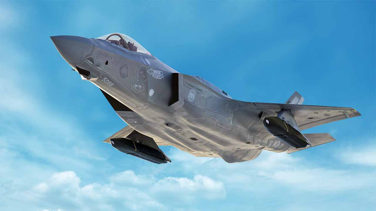 Integrazione dei missili JASSM e LRASM sulle ali dell’F-35. Foto: Lockheed Martin