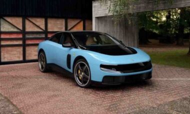 Ferrari afirma forte demanda pelo novo elétrico de US$ 640 mil apesar de críticas ao design
