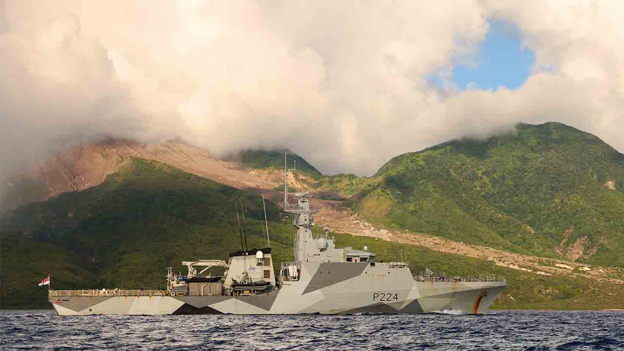 Nave britannica HMS Trent parte per una missione antidroga nei Caraibi (X @RoyalNavy)