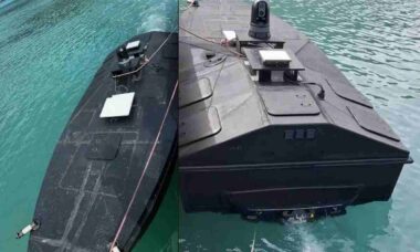 Pescadores gregos encontram barco-drone misterioso possivelmente ligado à Ucrânia