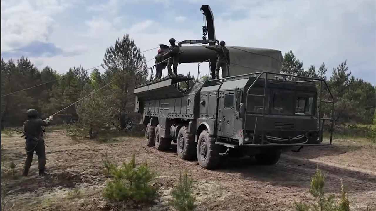ロシア、ベラルーシのイスカンデルMシステム向けに核弾頭を送ったと主張。写真：Telegram @t.me/mod_russia