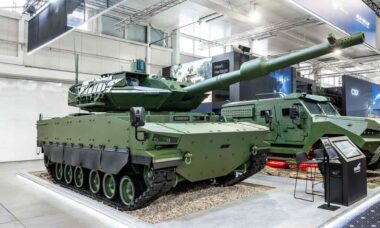 Novo tanque CFL-120 Karpat é revelado com canhão de 120 mm e alta mobilidade (X @CSG_HOLDING)