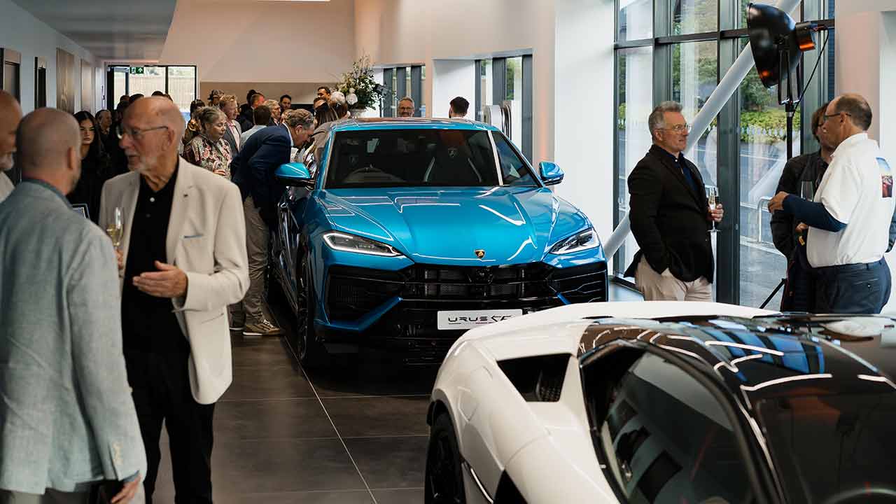 Lamborghini åbner topmoderne showroom. Foto: Lamborghini