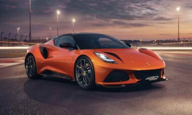 Lotus revela Emira 420 Sport, versão mais potente e leve do esportivo