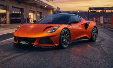 Emira 420 Sport: Lotus revela a versão mais leve e poderosa do esportivo. Foto: Lotus