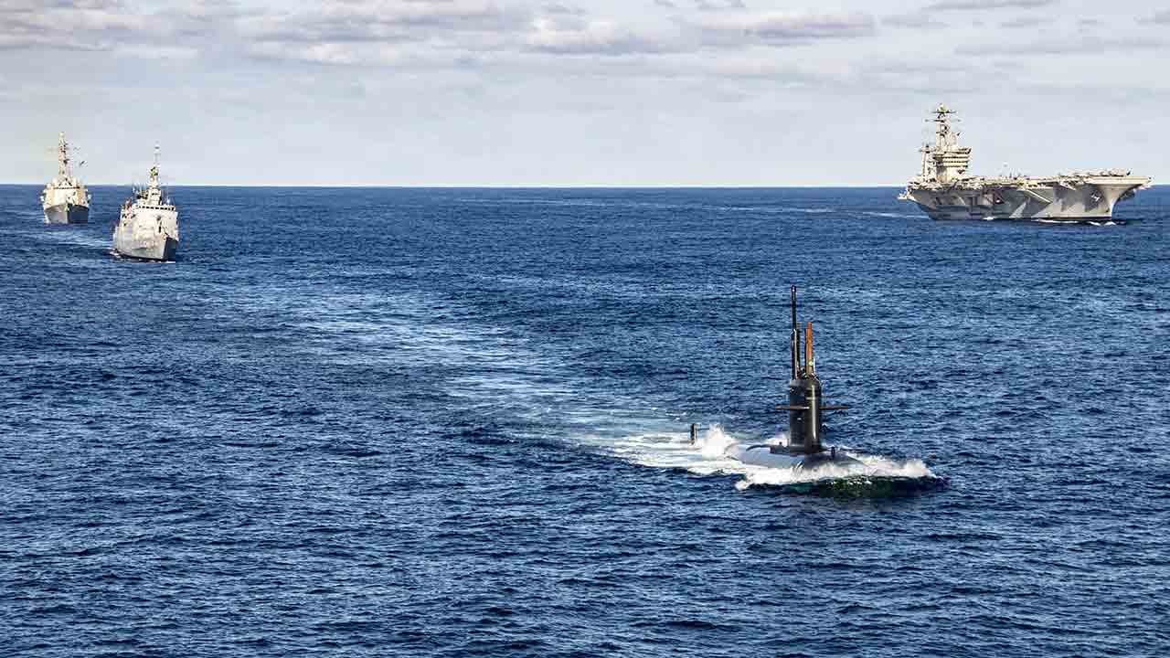 Brazilian submarine appears in historic formation with U.S. aircraft carrier. Photo: U.S. Navy, X @USNavy