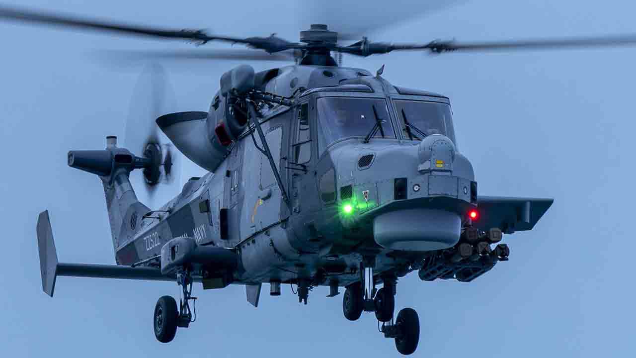 Míssil Martlet em helicópteros Wildcat. Fotos: 815 Naval Air Squadron X @815NAS