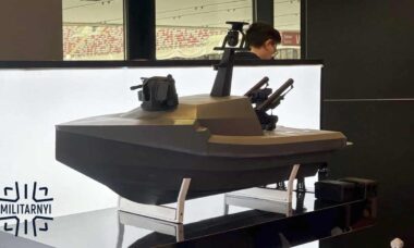 Polônia apresenta barco drone com capacidade de defesa aérea
