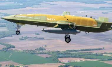 Marinha dos EUA libera produção do drone-tanque MQ-25A Stingray (X @SECNAV)