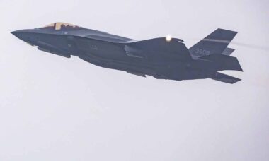 Polônia recebe primeiros F-35A Husarz e entra na era dos caças furtivos. Foto: Ministrosdois Obrony Narodowej X @KosiniakKamysz