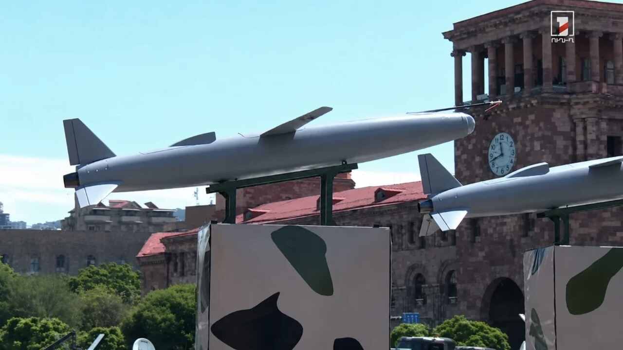 L'Armenia presenta un drone intercettore a reazione sviluppato localmente durante una parata militare