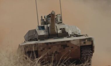 China mostra tanque Type 100 em treinamento de campo pela primeira vez