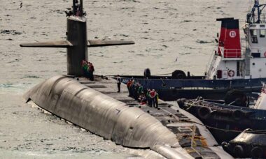 Submarino nuclear dos EUA faz rara escala estratégica em Gibraltar (X @NavyLookout)