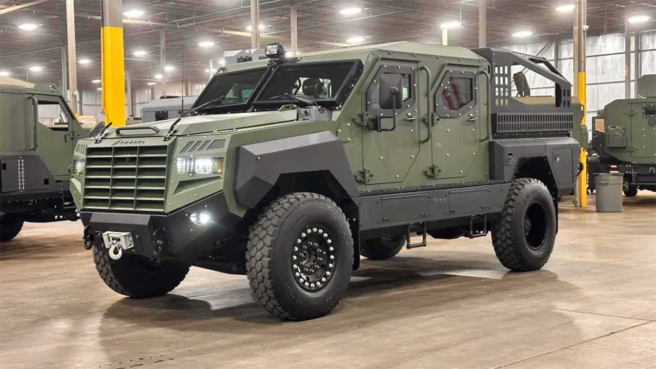 Militarizált Senator Pickup. Fotó: Roshel