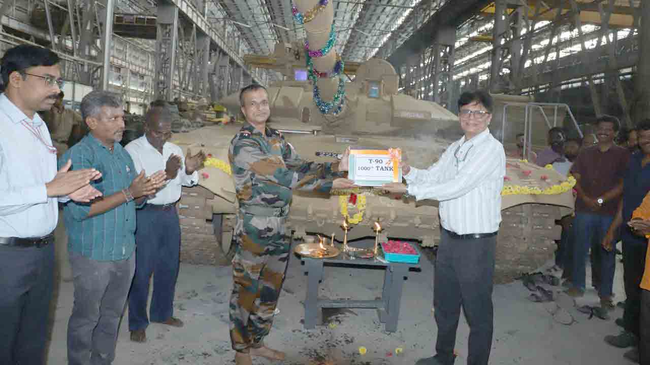 Heavy Vehicles Factory consegna il 1.000º carro armato T-90IM all’Esercito indiano. Foto: News IADN, X @NewsIADN