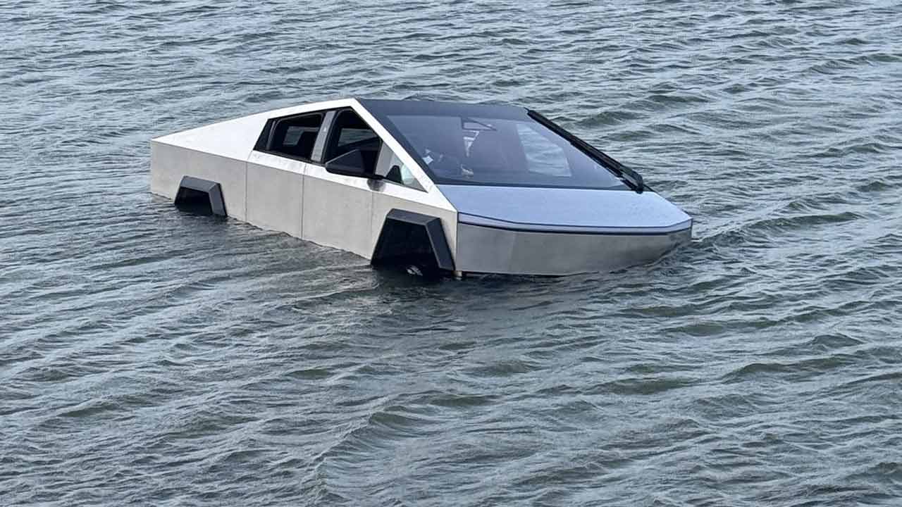 텍사스에서 Cybertruck을 호수로 몰고 간 운전자 조사받아 (사진: Grapevine Police Department/Facebook)