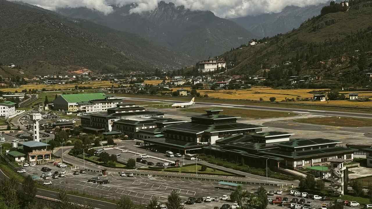 Conheça o aeroporto considerado um dos mais difíceis do mundo para aterrissar