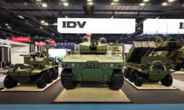 IDV apresenta tanque robótico CL2X com alcance de 500 km na Eurosatory 2026