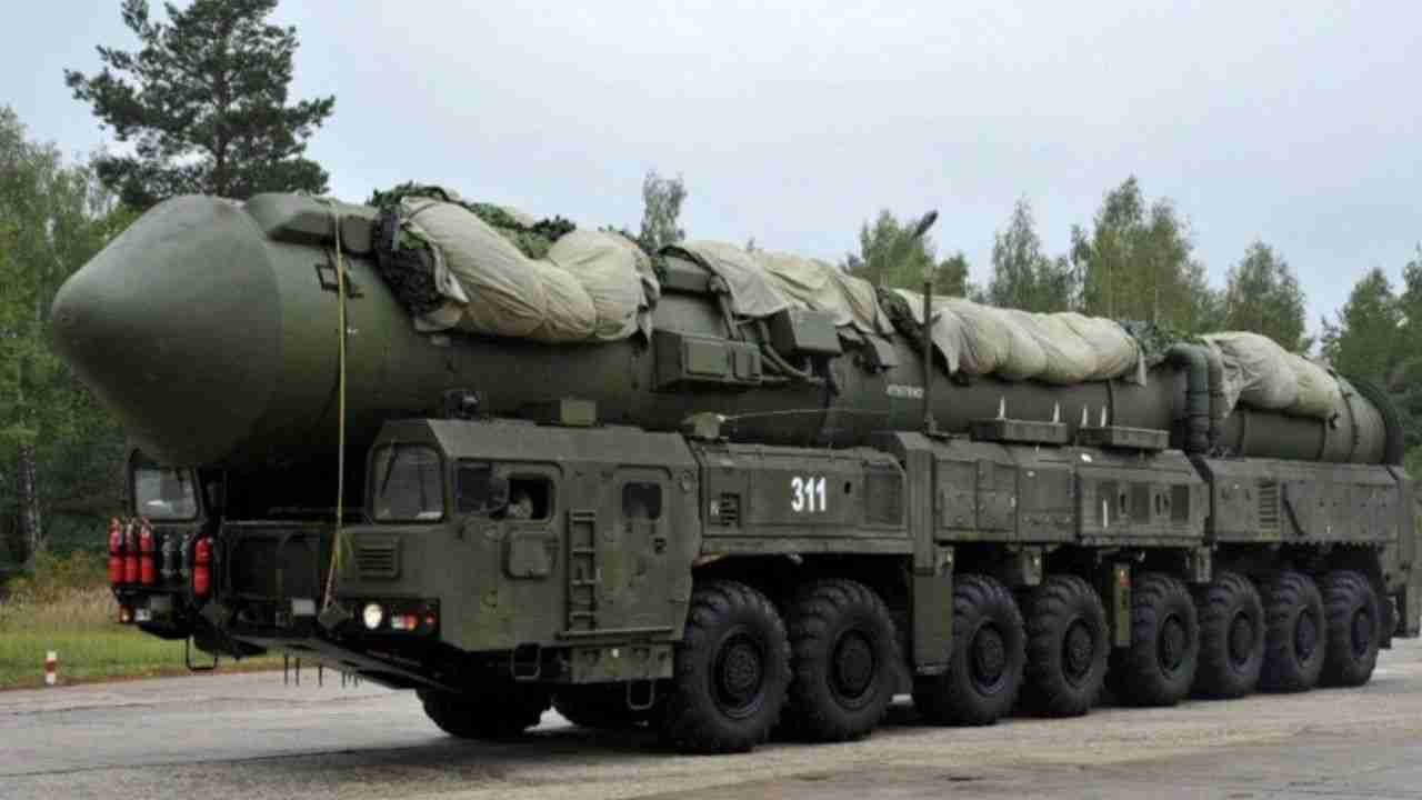Rússia enfrenta falhas em míssil Oreshnik por uso de tecnologia dos anos 1970