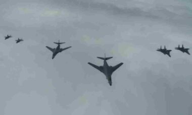 EUA mobilizam bombardeiros B-1B e caças em exercício sobre o Mar do Norte