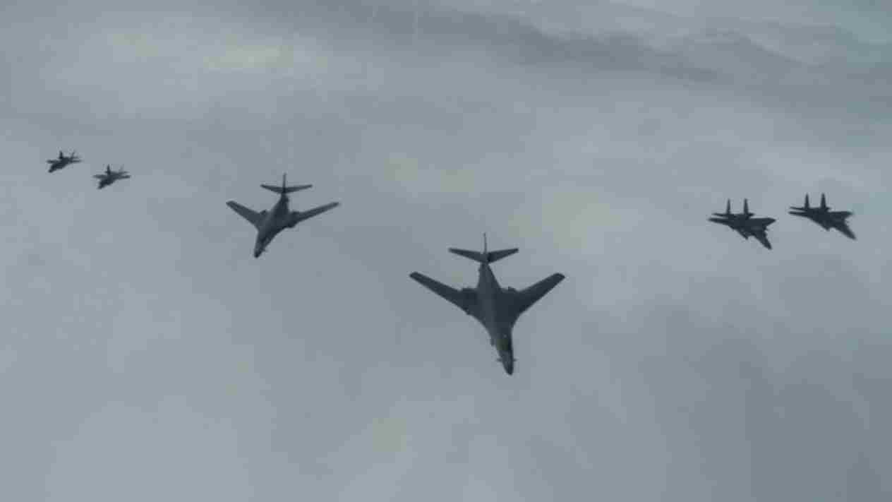 EUA mobilizam bombardeiros B-1B e caças em exercício sobre o Mar do Norte