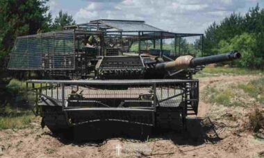 Ucrânia modifica tanques Abrams após experiências de combate contra a Rússia
